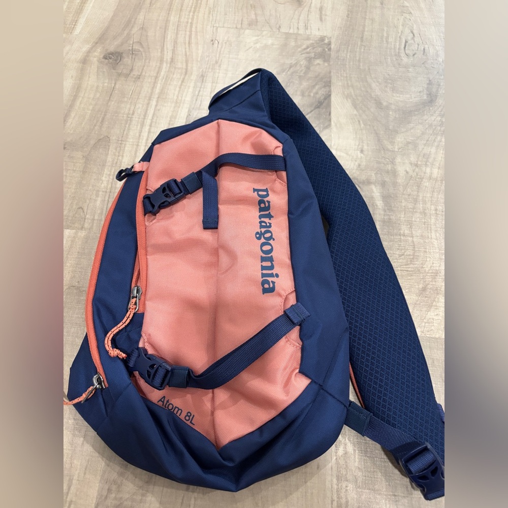 Patagonia Atom 8L sling bag